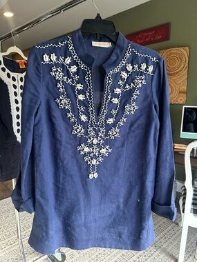 Tory Burch Navy Linen Top with Orange Logo Tag